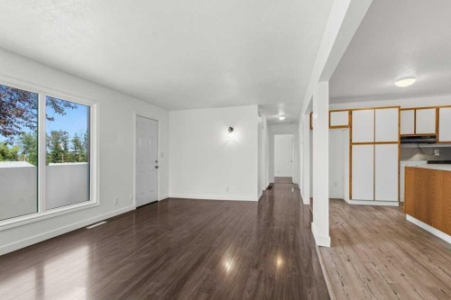 4719 46 Avenue, Sylvan Lake, AB - Indoor