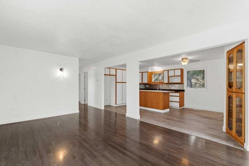 4719 46 Avenue, Sylvan Lake, AB - Indoor
