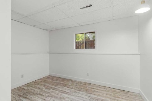 4719 46 Avenue, Sylvan Lake, AB - Indoor Photo Showing Other Room