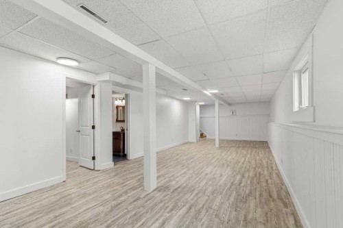 4719 46 Avenue, Sylvan Lake, AB - Indoor Photo Showing Other Room
