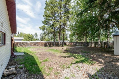 4719 46 Avenue, Sylvan Lake, AB - Outdoor