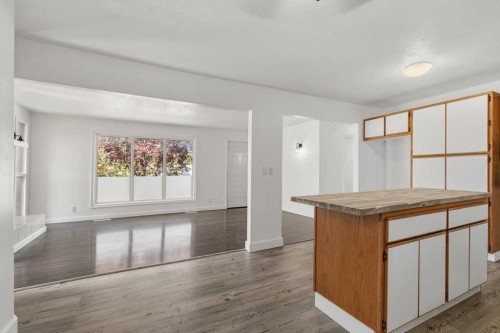 4719 46 Avenue, Sylvan Lake, AB - Indoor