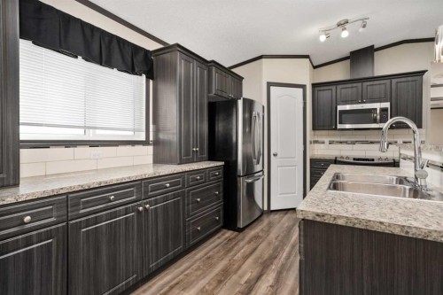 48040 Range 212 Road, Rural Camrose County, AB - Indoor Photo Showing Kitchen With Double Sink