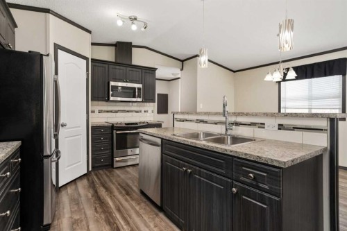 48040 Range 212 Road, Rural Camrose County, AB - Indoor Photo Showing Kitchen With Double Sink
