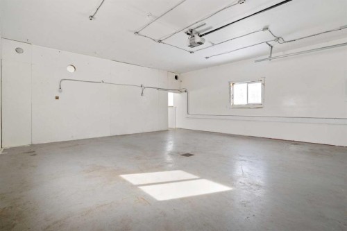 48040 Range 212 Road, Rural Camrose County, AB - Indoor Photo Showing Garage