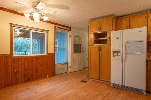 #8 48A Street Close, Alix, AB - Indoor Photo Showing Other Room