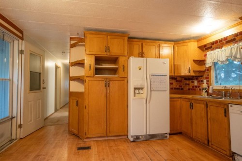 #8 48A Street Close, Alix, AB - Indoor Photo Showing Kitchen With Double Sink