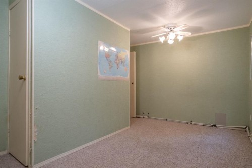 #8 48A Street Close, Alix, AB - Indoor Photo Showing Other Room
