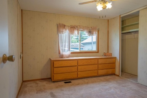 #8 48A Street Close, Alix, AB - Indoor