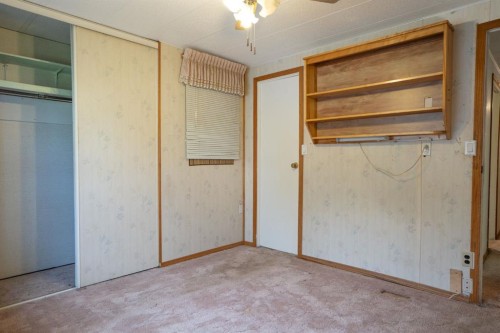 #8 48A Street Close, Alix, AB - Indoor Photo Showing Other Room