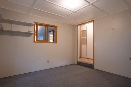 #8 48A Street Close, Alix, AB - Indoor Photo Showing Other Room
