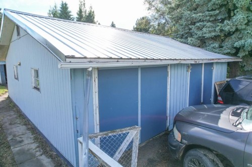 #8 48A Street Close, Alix, AB - Outdoor