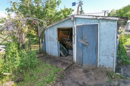 #8 48A Street Close, Alix, AB - Outdoor