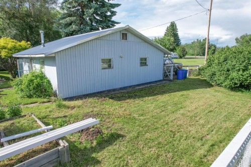 #8 48A Street Close, Alix, AB - Outdoor
