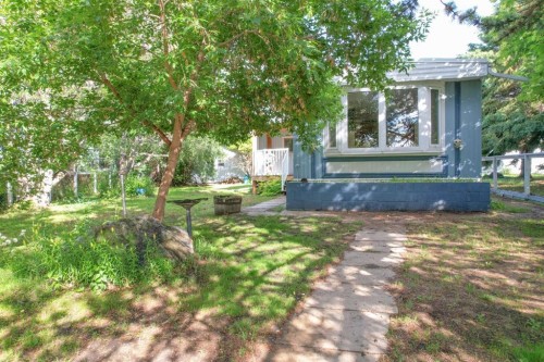#8 48A Street Close, Alix, AB - Outdoor