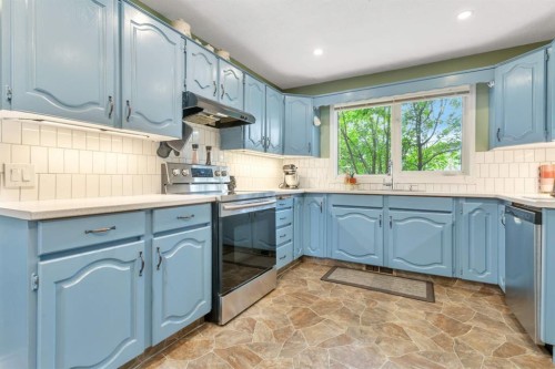 5215 52 Avenue, Eckville, AB - Indoor Photo Showing Kitchen