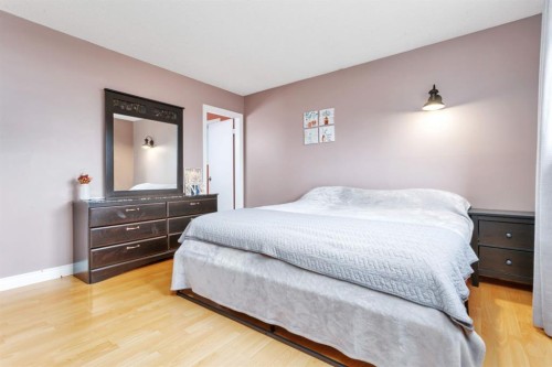 5215 52 Avenue, Eckville, AB - Indoor Photo Showing Bedroom