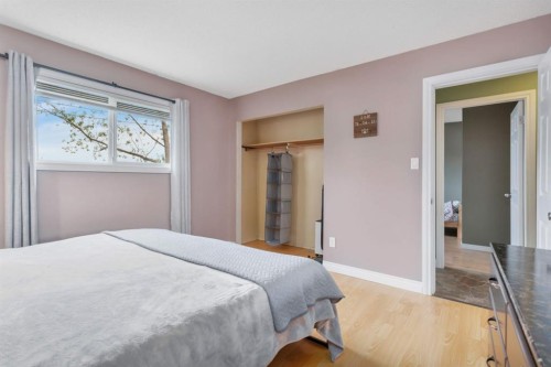 5215 52 Avenue, Eckville, AB - Indoor Photo Showing Bedroom