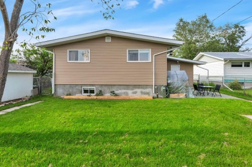 5215 52 Avenue, Eckville, AB - Outdoor