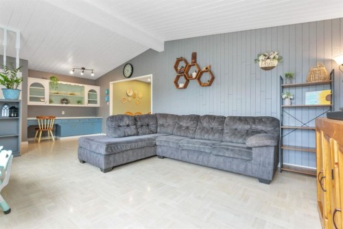 5215 52 Avenue, Eckville, AB - Indoor Photo Showing Living Room
