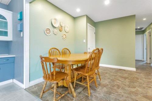 5215 52 Avenue, Eckville, AB - Indoor Photo Showing Dining Room
