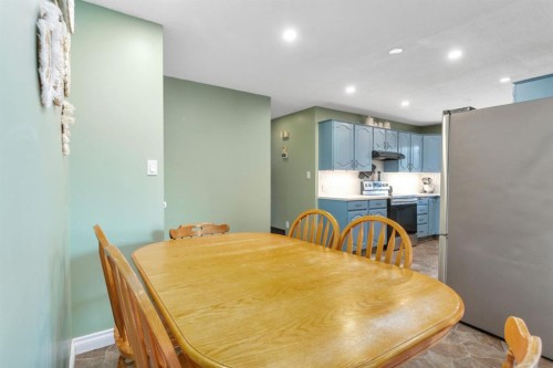 5215 52 Avenue, Eckville, AB - Indoor Photo Showing Dining Room