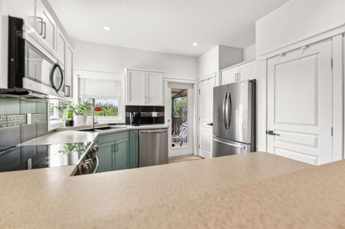 17 Alderwood Close, Blackfalds, AB - Indoor Photo Showing Kitchen With Stainless Steel Kitchen