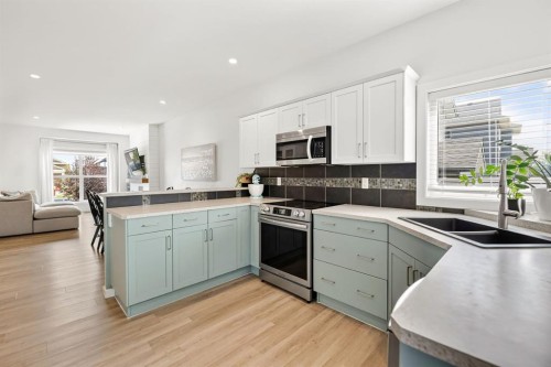 17 Alderwood Close, Blackfalds, AB - Indoor Photo Showing Kitchen With Double Sink