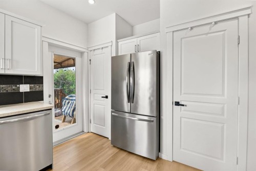 17 Alderwood Close, Blackfalds, AB - Indoor Photo Showing Kitchen With Stainless Steel Kitchen