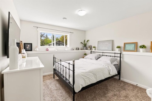 17 Alderwood Close, Blackfalds, AB - Indoor Photo Showing Bedroom