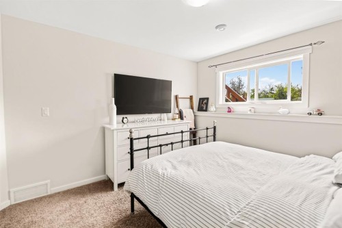 17 Alderwood Close, Blackfalds, AB - Indoor Photo Showing Bedroom