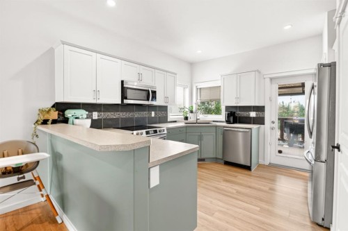 17 Alderwood Close, Blackfalds, AB - Indoor Photo Showing Kitchen With Stainless Steel Kitchen
