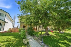 48 Country Ridge Close Lacombe, AB T4L 2H1