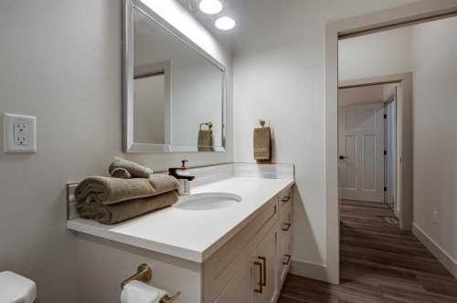 3-5324 49 Avenue, Lacombe, AB - Indoor Photo Showing Bathroom