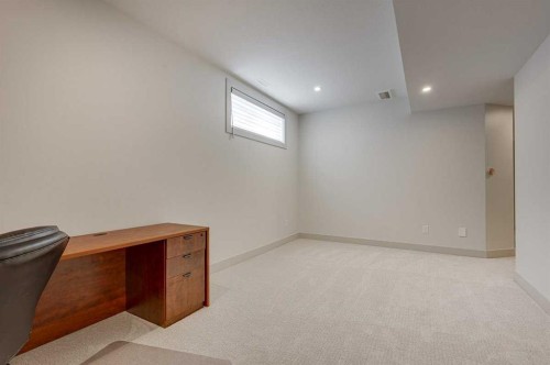 3-5324 49 Avenue, Lacombe, AB - Indoor