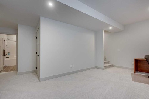 3-5324 49 Avenue, Lacombe, AB - Indoor