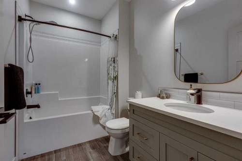 3-5324 49 Avenue, Lacombe, AB - Indoor Photo Showing Bathroom