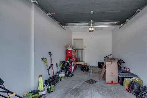 3-5324 49 Avenue, Lacombe, AB - Indoor Photo Showing Garage