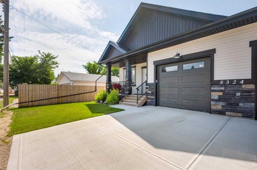 3-5324 49 Avenue, Lacombe, AB - Outdoor