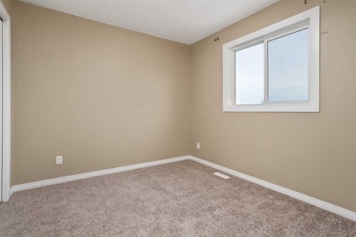6-6802 50 Avenue, Camrose, AB - Indoor Photo Showing Other Room
