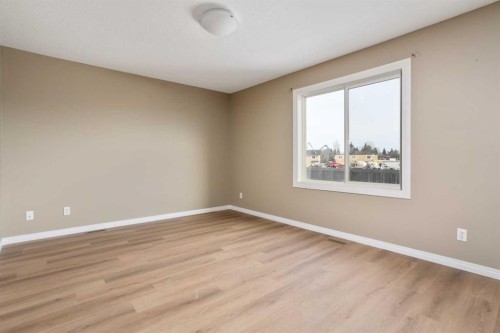 6-6802 50 Avenue, Camrose, AB - Indoor Photo Showing Other Room