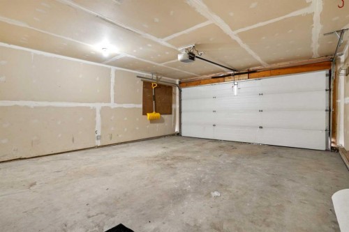 6-6802 50 Avenue, Camrose, AB - Indoor Photo Showing Garage