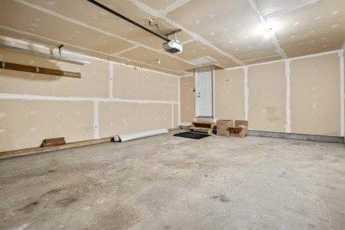6-6802 50 Avenue, Camrose, AB - Indoor Photo Showing Garage