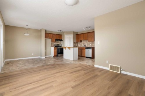 6-6802 50 Avenue, Camrose, AB - Indoor Photo Showing Kitchen