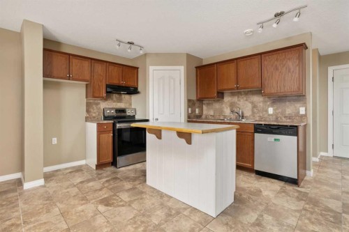 6-6802 50 Avenue, Camrose, AB - Indoor Photo Showing Kitchen