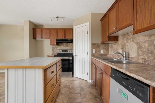 6-6802 50 Avenue, Camrose, AB - Indoor Photo Showing Kitchen With Double Sink
