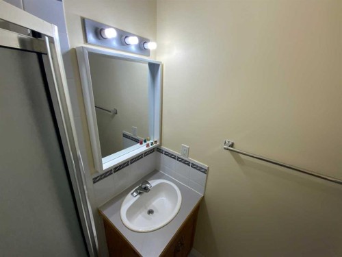 1513 Westview Drive, Bowden, AB - Indoor Photo Showing Bathroom