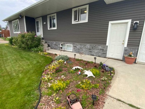 1513 Westview Drive, Bowden, AB - Outdoor With Exterior