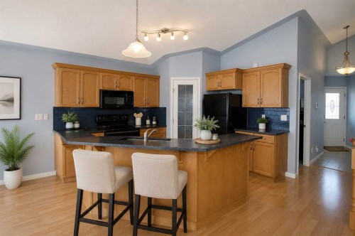 76 Lakeway Boulevard, Sylvan Lake, AB 