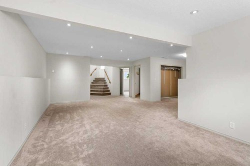 4 Horne Close, Sylvan Lake, AB - Indoor Photo Showing Other Room